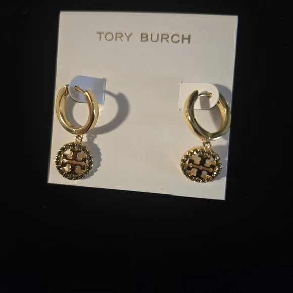 Tory Burch Miller Pavé Drop Huggie Hoop Earrings – Gold wit Green stones -NEW - Picture 1 of 3